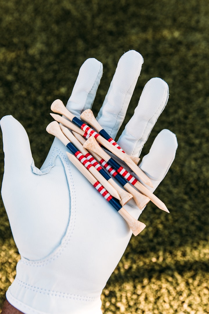 Golf gloves and pegs